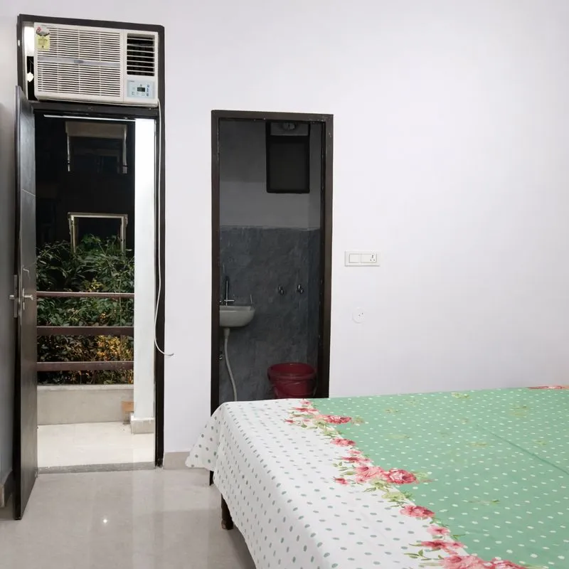 Single Sharing Room